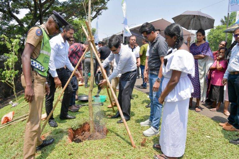 “ක්ලීන් ශ්‍රී ලංකා” නාගරික වනාන්තර ව්‍යාපෘතිය කැලණි පාලම අසලින් ඇරඹේ!