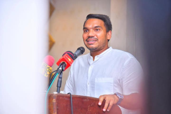 මඩ ගහන්න එපා ප්‍රතිපත්ති විතරක් ජනතාවට ගෙනියන්න-නාමල් රාජපක්ෂ