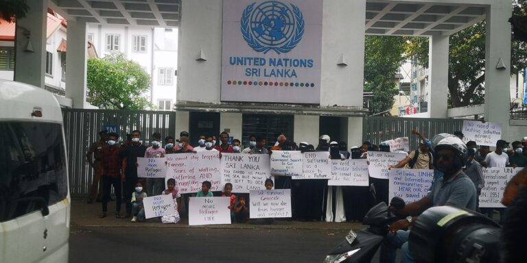 අතනොහැර සහය දෙන්න – රෝහින්ග්‍යා සරණාගතයින් UN කාර්යාලය ඉදිරිපිට විරෝධතාවක!