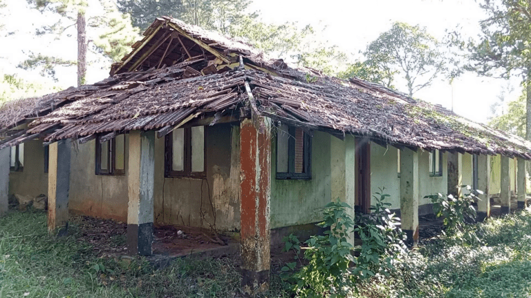 වසර 10කට අධික කාලයක් වල්වැදී ඇති ශ්‍රියාගම ප්‍රජා ශාලාව යළි සංවර්ධනය කරන ලෙස ජනතා ඉල්ලීමක්!
