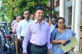 කට්ටි පැන්න දේශබන්දුට වෙච්ච දේ දැක්කනේ. මහින්ද මහත්තයටත් විජේරාමෙන් යන්නම වෙනවා!
