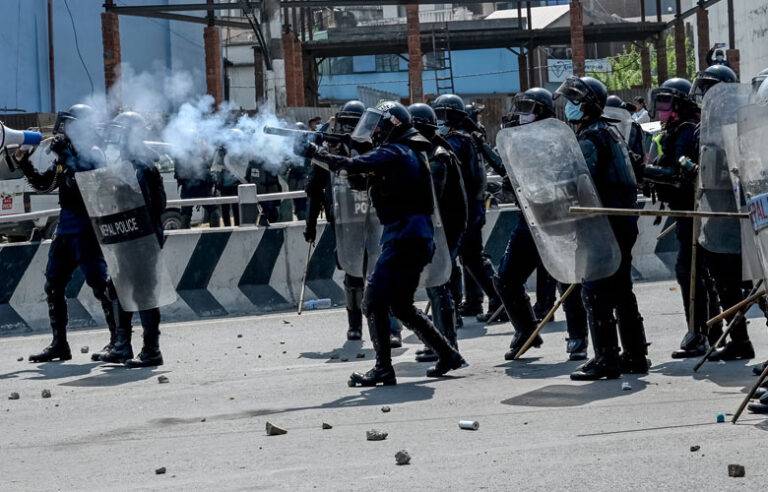 නේපාලයේ රාජාණ්ඩුවට එරෙහි කත්මන්ඩු රැළියේදී විරෝධතාකරුවන් දෙදෙනෙකු ජිවිතක්ෂයට