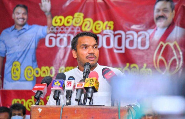 දේශපාලන දඩයම ක්‍රියාත්මකයි. ආණ්ඩුවේ වැරදි පෙන්නලා පාර්ලිමේන්තුවේ හඬක් නැඟුවාම ටික දවසකින් රිමාන්ඩ් කරනවා – නාමල්