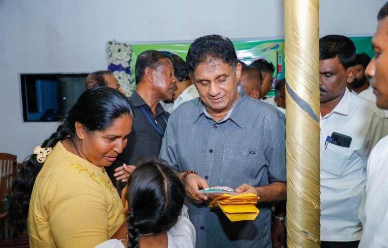 බලයට එන්න උදව් කළ සමාජ මාධ්‍ය ක්‍රියාකාරීන්ටත් බදු ගහලා. රජය උන්ඩියල් හවාලා ප්‍රවර්ධනය කරනවා – සජිත් (VIDEO)