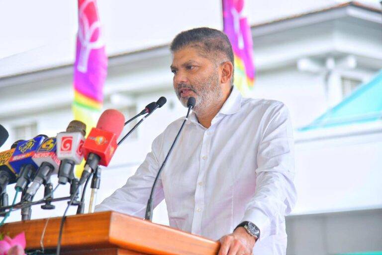 බැයි නම් බෑ කියල රට නාමල්ට භාර දෙන්න. අපි ඉන්නවා උදව් කරන්න – ලොහාන් ආණ්ඩුවට කියයි!