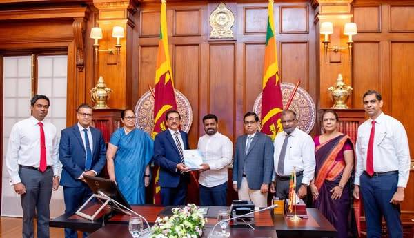 2024 වාර්ෂික මහ බැංකු වාර්තාව ජනාධිපති වෙත!