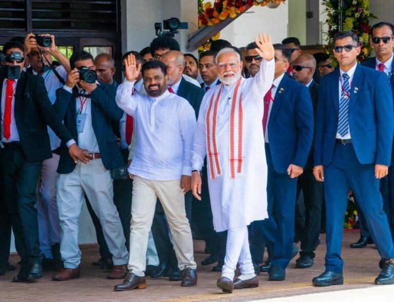 අනුර- මෝදි වැළඳ ගැනීම ගැන ගම්මන්පිල කුපිත වෙද්දී එස්.බී හොඳ කීම. ජනාධිපති අනුරගෙනුත් සැරටම ප්‍රතිචාර!