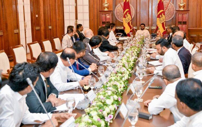 ඇමරිකාවට මුහුණ දෙන්න ආණ්ඩුවත් විපක්ෂයත් සූදානම් – සර්ව පාක්ෂික හමුව සාධනීය දිශාවකට!