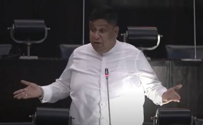 මේ ජනාධිපතිටයි,පොලිස් ඇමතිටයි රනිල්ගේ නගුටවත් අල්ලන්න වෙන්නේ නැහැ. පුළුවන් නම් කරනවා – චාමර සම්පත් හතර අතට දෙසයි.