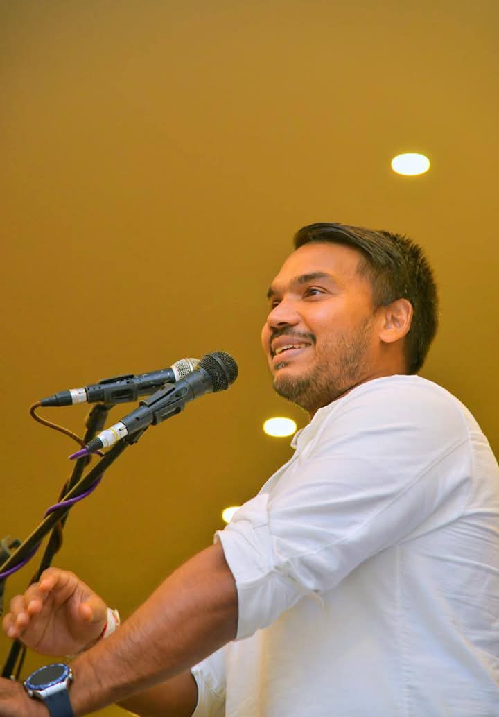 වෙනස්කම් නොතකා එක් වෙමු : නාමල් සියළු දේශපාලන පක්ෂ වලින් ඉල්ලයි!