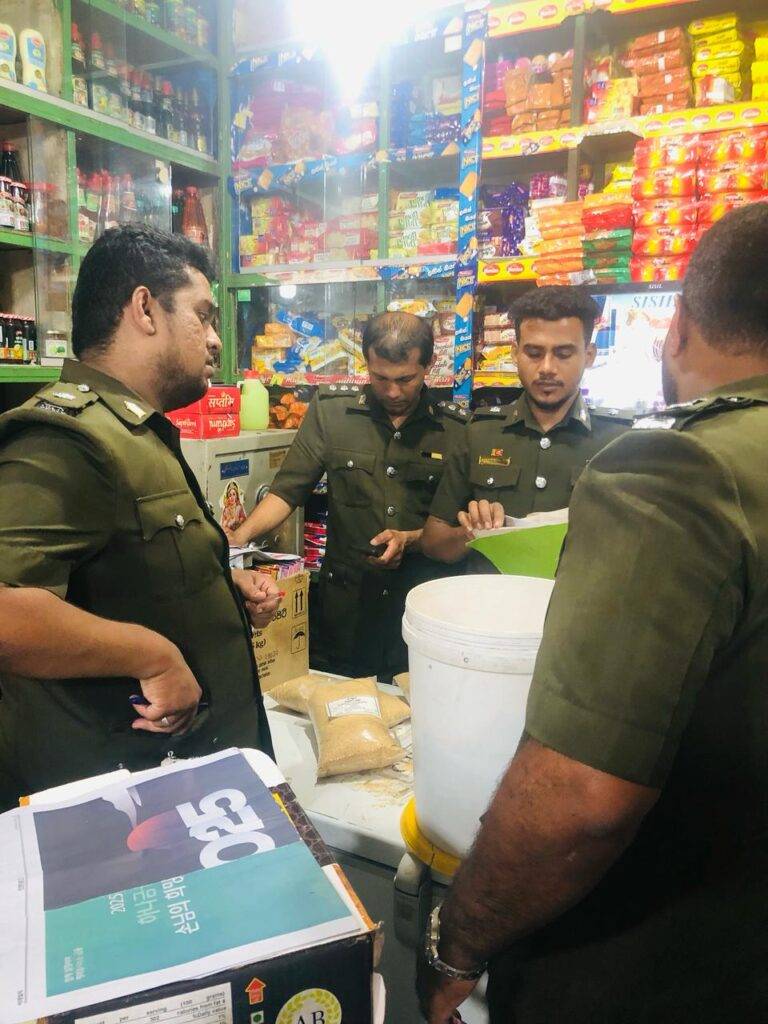 උත්සව සමයේ වෙළඳ සැල් පරීක්ෂාව: මහනුවරින් පමණක් පරිභෝජනයට නුසුදුසු ආහාර කිලෝ 386ක්!
