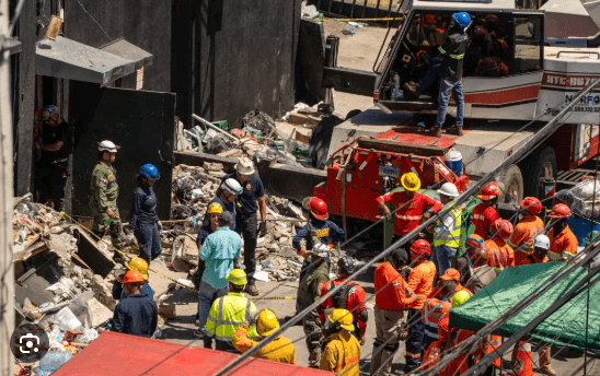 රාත්‍රී සමාජ ශාලාවක වහලයක් කඩා වැටෙයි; ඩොමිනික් රාජ්‍යයේ 98 දෙනෙකු ජීවිතක්‍ෂයට!
