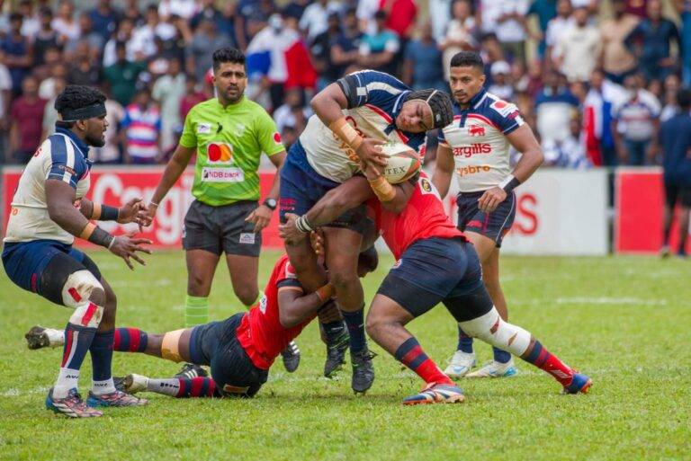 මහනුවරට ඔක්කොම