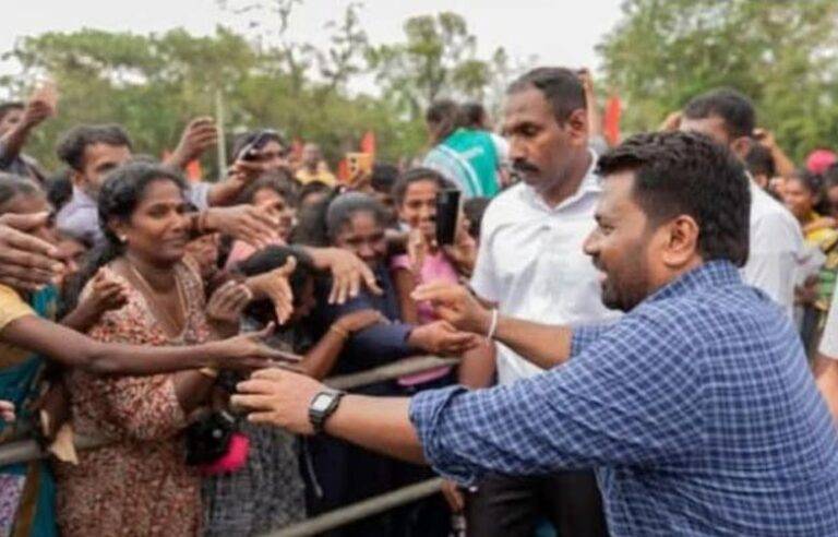 දේශපාලකයා දෙයියෙකුට අන්දා තමුන් බයියන්ට ඇඳගන්නා ජනතාව ….