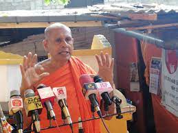 කොළඹ කුණු ට්‍රැක්ටරයෙන්ම ඇදල ඉවරයක් කරන්න සැරසෙන අපිලගේ සාධු!