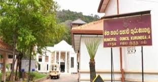 06 වැනිදා කතිරය ගැසීමට පෙර: කුරුණෑගල මහ නගර සභාවේ කෙළි මෙන්න!