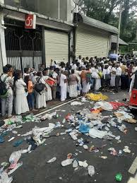 සැදැහැවතුන් අපවිත්‍ර කළ මහනුවර ක්ලීන් කරන ක්ලීන් ශ්‍රී ලංකා!(VIDEO)