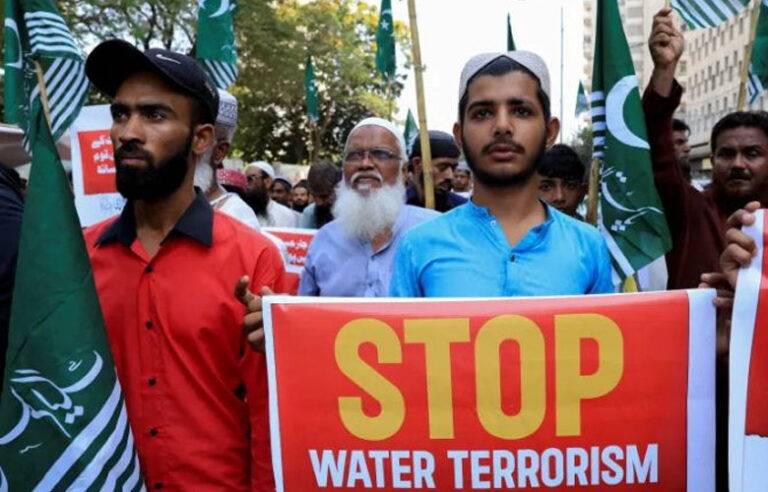 ඉන්දියාව හා පකිස්ථානය අතර වෙඩි හුවමාරුවක්; පළිගන්නා බවට පකිස්ථානය පොරොන්දු වේ