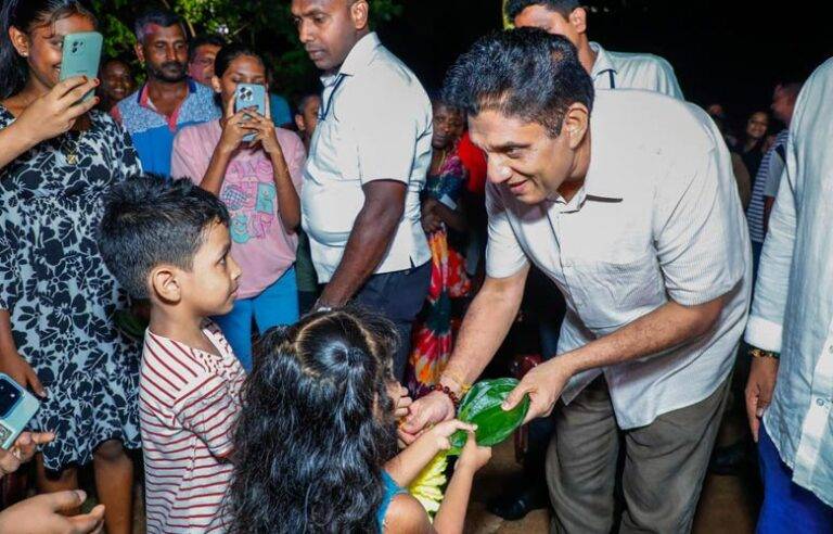 රටේ දුප්පත්කම එන්න එන්නම වැඩි වෙනවා. ඒත් මේ දුප්පත්කම තුරන් කරන්න රජයට කිසිදු වැඩපිළිවෙළක් නැහැ – සජිත් (VIDEO)
