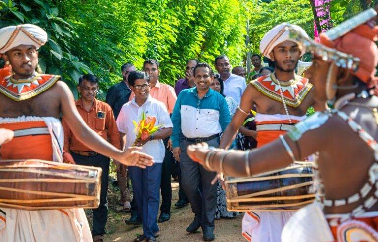 පොහොසත් රටක් ලස්සන ජීවිතයක් හදලා දෙන්න කියලා තමයි අපි ආවෙ. ඒ වුණාට ඒක දවසෙන් දෙකෙන් කරන්න බෑ – ඇමති සමන්ත