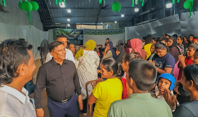 මේ ආණ්ඩුවට රනිල් වික්‍රමසිංහව කොපි කළ හැක, හැබැයි සම කළ නොහැක – වජිර