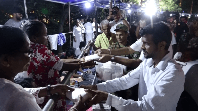 දළදා වන්දනාවට සමගාමීව මහනුවර දන්සල් 820ක්!