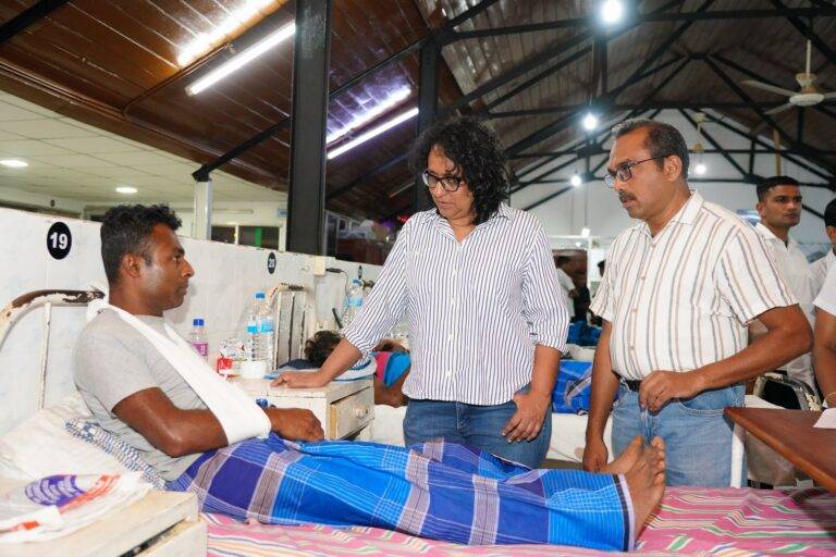 ගැරඩිඇල්ලේ අනතුරින් ප්‍රතිකාර ලබන රෝගීන්ගේ සුවදුක් විමසීමට අගමැතිනිය යයි!