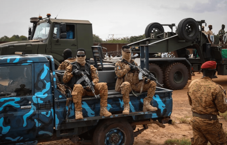 අල්කයිඩා ප්‍රහාරයකින් සොල්දාදුවන් 200 ක් මිය යයි!