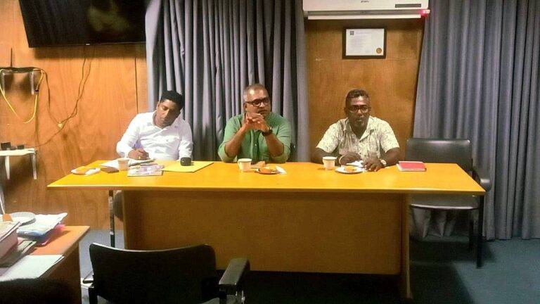 රත්නපුර ක්‍රිකට් පරිපාලනය ක්‍රීඩාංගණ සේවකයන් සමඟ වැඩ අරඹයි