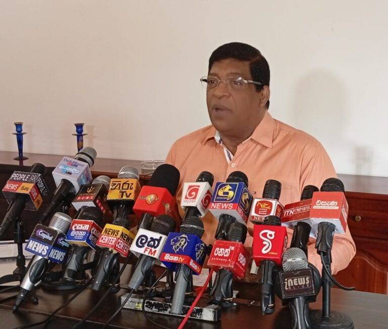 එජාප – සමඟි එකතුව ගැන රවී දැඩි තින්දුවක – බාධාව භුතයෝ දෙන්න නම් ඒගැනත් නිශ්චිත තීන්දුවක් ගැනීමට සූදානම්! (VIDEO)