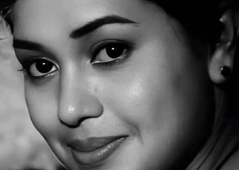 රිදීවළා අතර සැඟව ගිය ආකාස කුසුම….