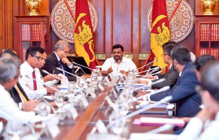 ඩිජිටල් ආර්ථික විසඳුම් කඩිනම් කිරීමට ජනපති අනුරගෙන් අමාත්‍යාංශ නිලධාරීන්ට උපදෙස්