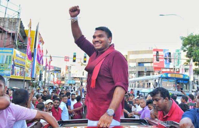 අනුරගේ ආණ්ඩුවක් තුළම මහින්ද රාජපක්ෂව නිදොස්කොට නිදහස් කරගන්නවා. අපි අනුරට බය නෑ – නාමල්