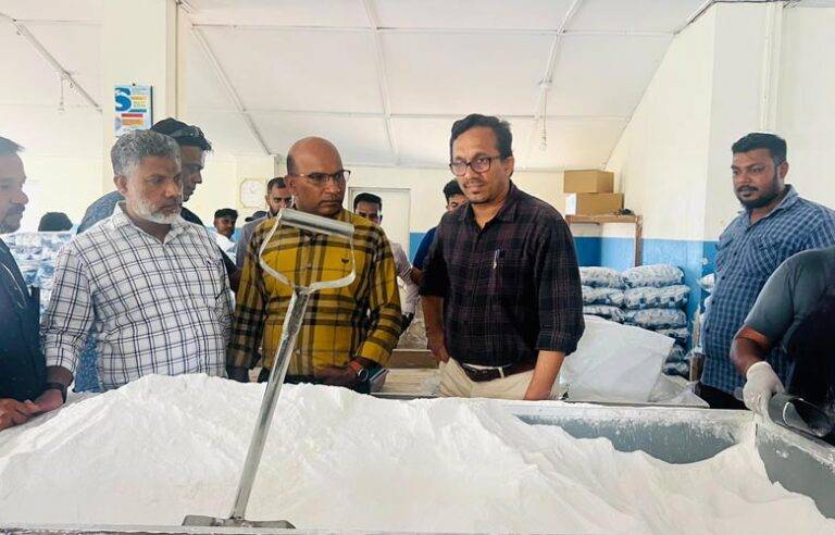 එක්කෙනාට කිලෝ 10, 15 ලුණු ගෙනියන්න දෙන්න බෑ. පාලනයක් ඇතිව තමයි අපිට ලුණු දෙන්න වෙන්නේ – ඇමති හඳුන්නෙත්ති
