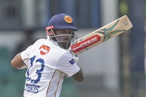 කඩුලු වර්ෂාවට හසු නොවුණ කුසල්ගේ ඉණිමෙන් ලංකාවට ඉණිමක ජයක් බලාපොරොතුවක්