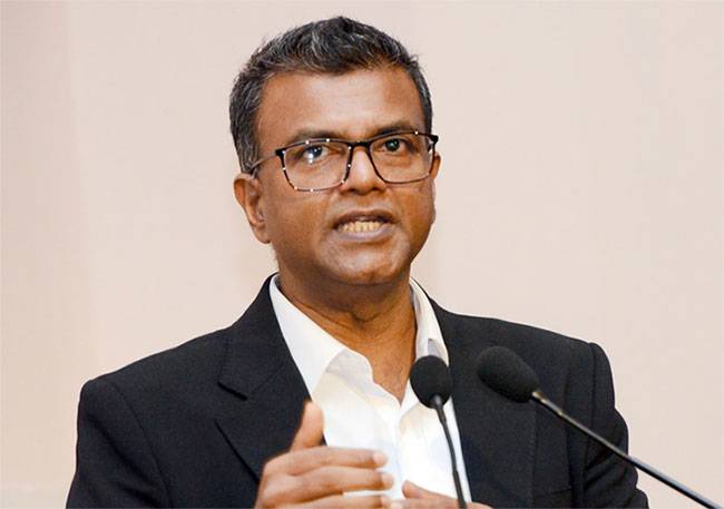 පාර්ලිමේන්තුවෙන් ගිය ආචාර්ය සූරියප්පෙරුම මුදල් ලේකම් ධූරයට!