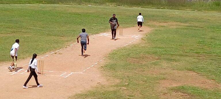 ක්‍රිකට් පිටියට පෑයු දේදුන්නක සිසිල