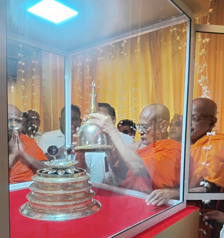 කොළඹ පොසොන් කලාපයට සාංචි අග්‍රශ්‍රාවක ධාතූන් වහන්සේලා වැඩම කරති!