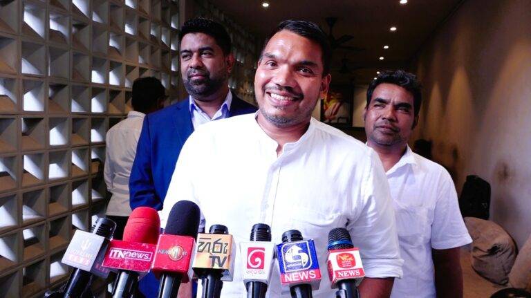 කොච්චර කිව්වත් පිළිගත්තේ නෑනේ.ඩීල් නෑ කියපු ජේවීපී ඒකේ ඩීල් දැමිල්ල කොහොමද? (VIDEO)