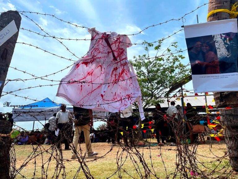 මාස තුනේ දරුවත් රේප් කරලා.අම්මවත් රේප් කරලා මරල.සභාවම නිහඬ කරමින් මන්ත්‍රී අර්ජුනා චෙම්මනි ප්‍රශ්නය පාර්ලිමේන්තුවට ගෙනෙයි(VIDEO)