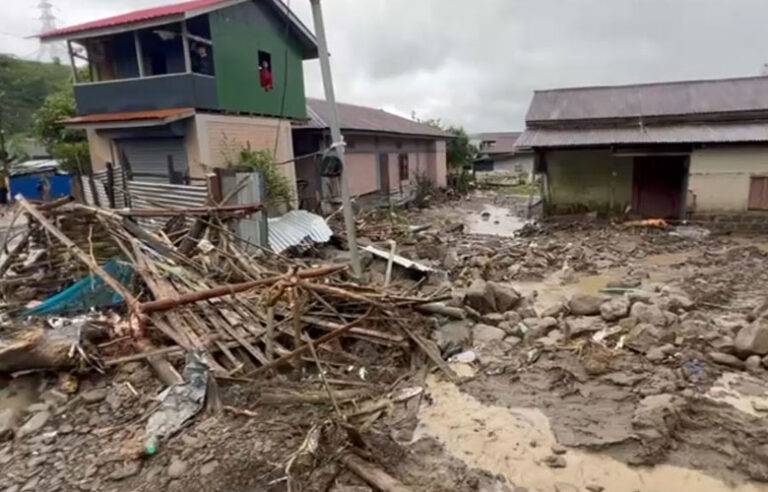 ඉන්දියාවට බලපෑ ගංවතුර හා නාය යෑම් හේතුවෙන් 34දෙනෙකු ජිවිතක්ෂයට
