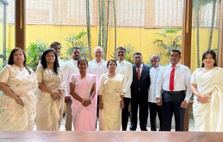 කොළඹ එජාප කණ්ඩායම උදෙන්ම සාගලගේ නිවසේ රැස්වෙයි. ඒකමතික තීන්දු දෙකක් !