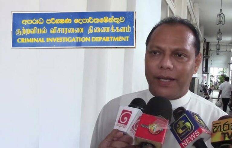 ඒගොල්ලන්ටත් අනාගතයේදී මේ සන්තෑසියම වෙයි – දයාසිරි CID යෙන් එන ගමන් කියපු කතාව