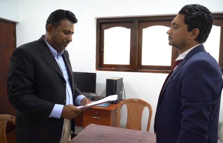 කෝට්ටේ නව නගරාධිපති අරෝෂ නියෝජ්‍ය අමාත්‍ය චතුරංග හමුවේ දිවුරුම් දෙයි !