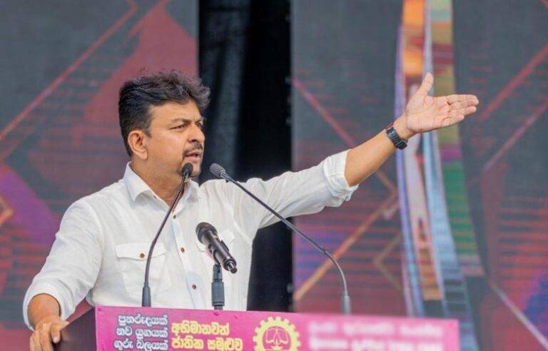 අපිට උසුළු විසුළු කරන විපක්ෂයේ අයටත් ඉදිරියේදි නඩු වැටෙයි. අපිත් එක්ක සෙල්ලම් කරන්න ලෑස්ති වෙන්න එපා – ඇමති මහින්ද සැරවෙයි