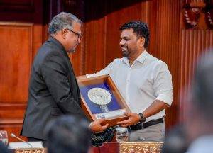 මුදල් අමාත්‍යාංශ ලේකම් මහින්ද සිරිවර්ධන මහතා රටට මහඟු ආදර්ශයක් – ජනපති අනුර