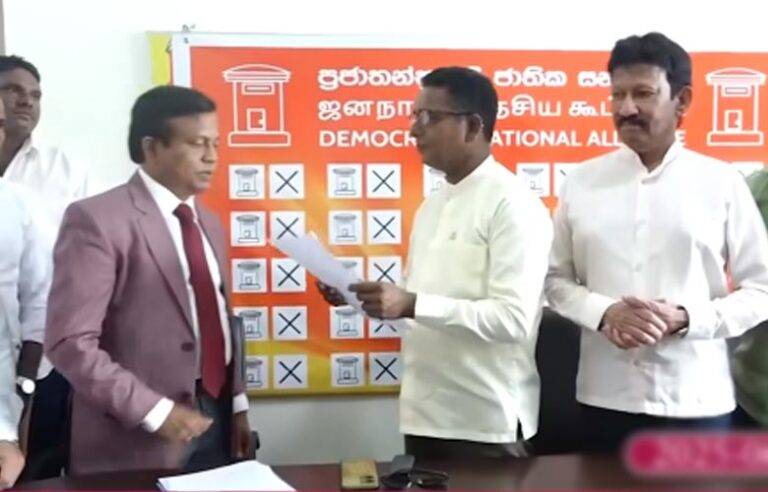 කොළඹ නගර සභාව : තැපැල් පෙට්ටියේ මන්ත්‍රීවරයා මාලිමාවට සහාය දෙමින් ඇමති වටගල ඉදිරියේ දිවුරුම් දෙයි