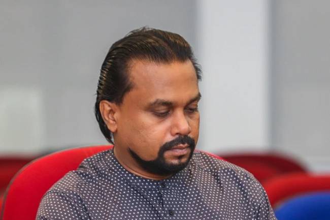 කලින්පාර පොත් දෙකක් ලීවා මේපාර සිරගතවුනොත් ඒකත්  හොඳම විදිහට භාවිතා කරනවා –  විමල් වීරවංශ