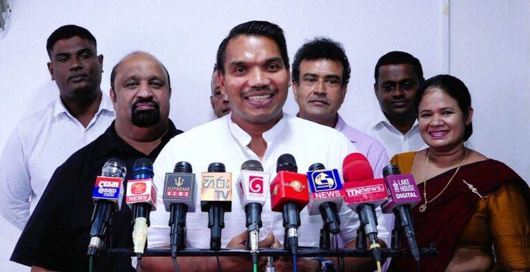 පටන්ගත්තේ රාජපක්ෂලා හොරු කියල.දැන් රාජ්‍ය නිලධාරීනුත් හොරු වෙලා – නාමල්