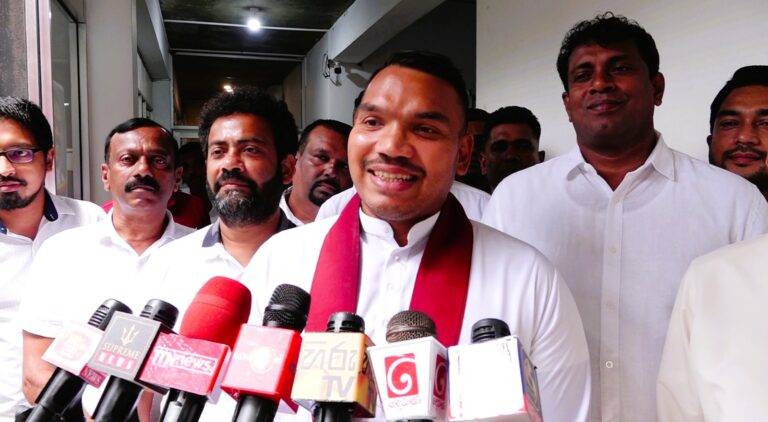 තවදුරටත් දුක කියල සහන ගන්න බැහැ.ඒ කාලේ ගියා.දැන් ව්‍යාපාර ඇහැකින් බලන්න ඕනේ – නාමල්ගෙන් ආණ්ඩුවට උපදෙස්
